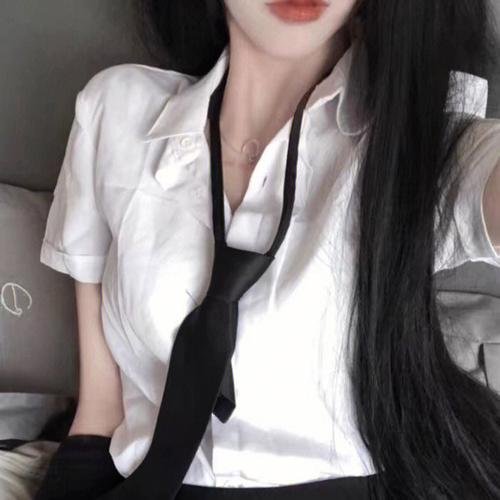 背鸭子的男孩